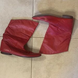 Vintage red mid boot.